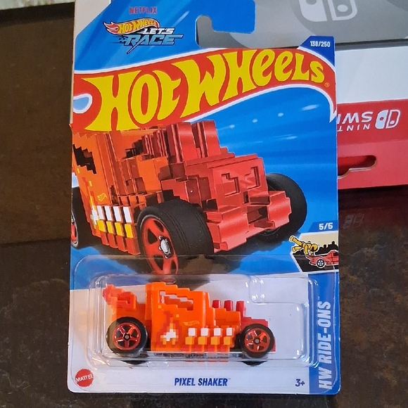HOTWHEELS PIXEL SHAKER CAR - Picture 1 of 2